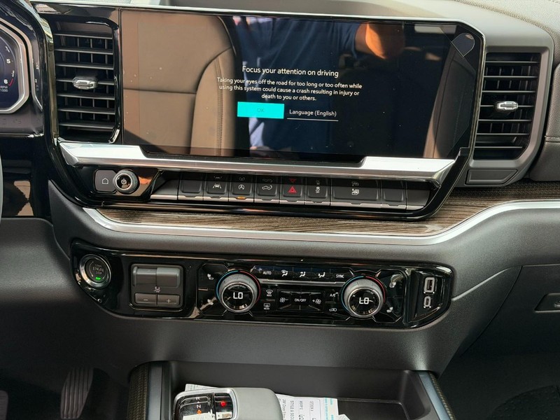 Chevrolet Silverado 1500 Vehicle Full-screen Gallery Image 7