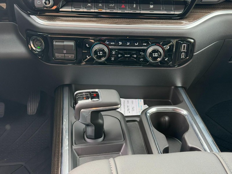 Chevrolet Silverado 1500 Vehicle Full-screen Gallery Image 8
