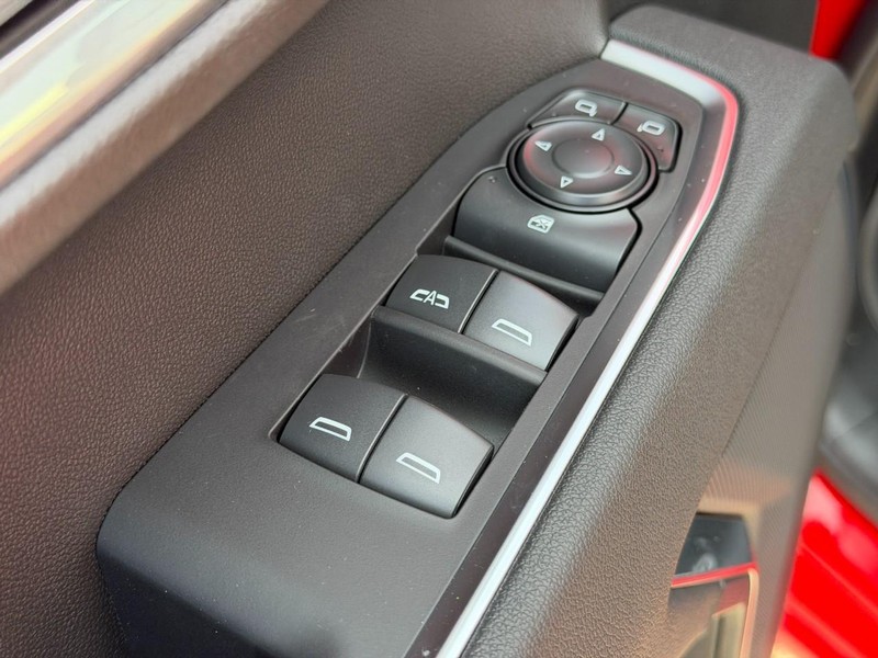 Chevrolet Silverado 1500 Vehicle Full-screen Gallery Image 9