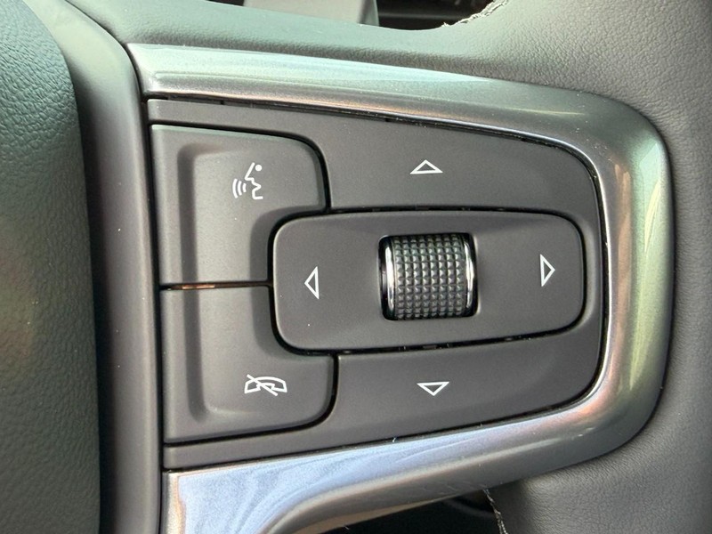 Chevrolet Silverado 1500 Vehicle Full-screen Gallery Image 12