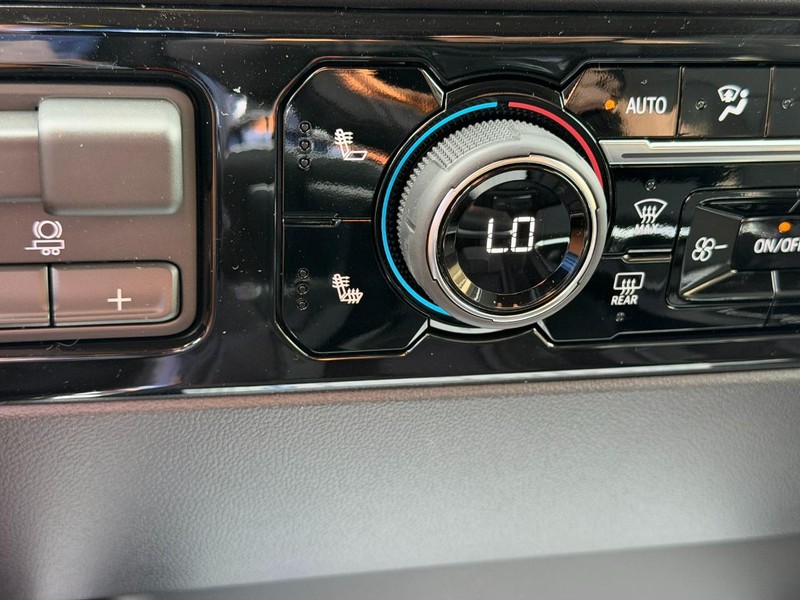 Chevrolet Silverado 1500 Vehicle Full-screen Gallery Image 13