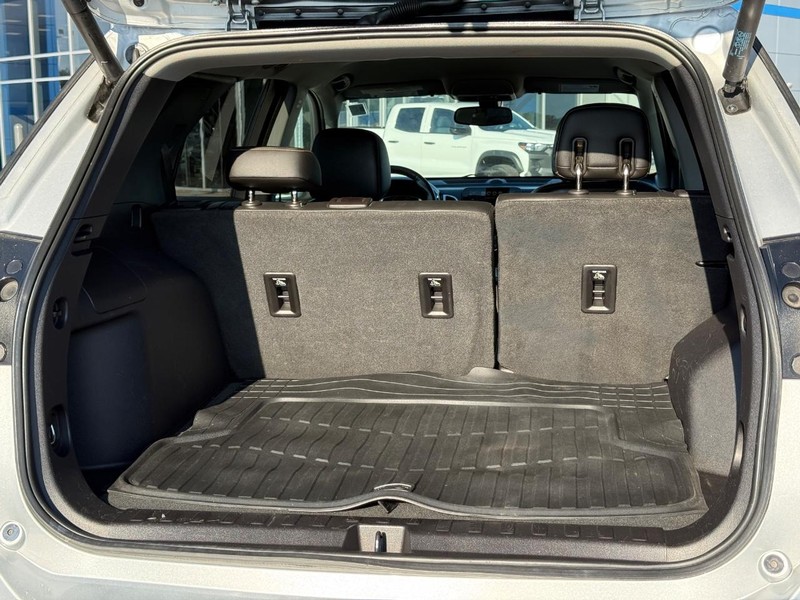 Chevrolet Equinox Vehicle Full-screen Gallery Image 06