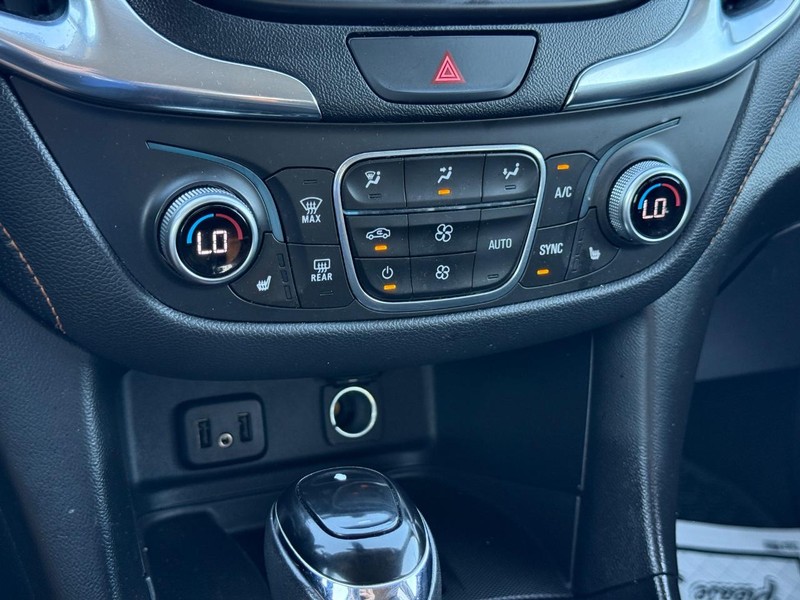 Chevrolet Equinox Vehicle Full-screen Gallery Image 18
