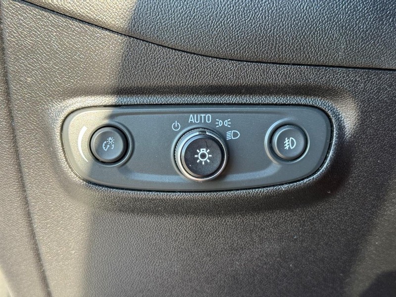 Chevrolet Equinox Vehicle Full-screen Gallery Image 22