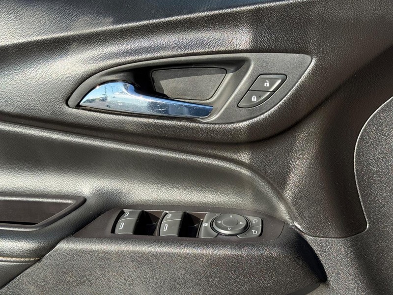 Chevrolet Equinox Vehicle Full-screen Gallery Image 23