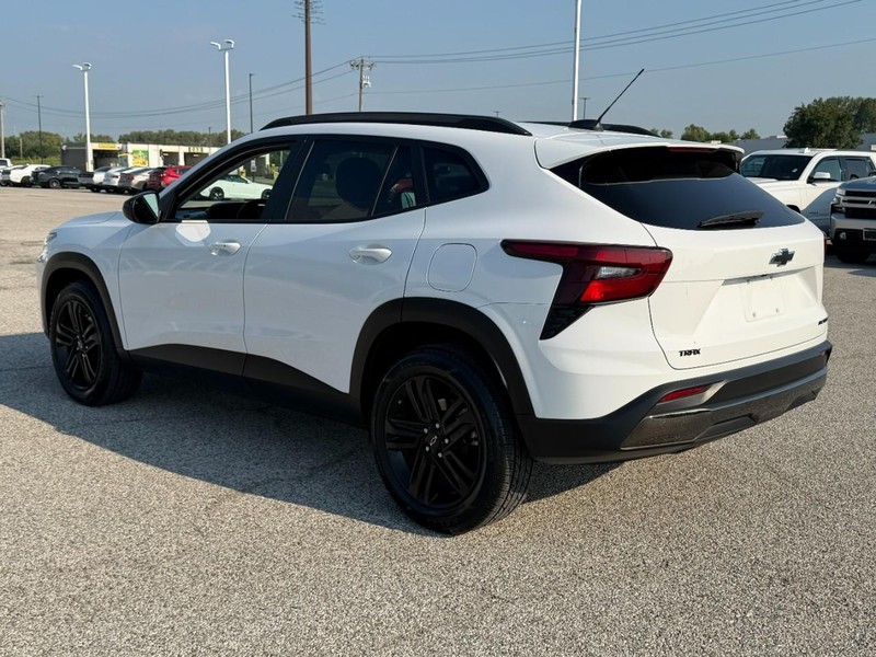 Chevrolet Trax Vehicle Full-screen Gallery Image 3