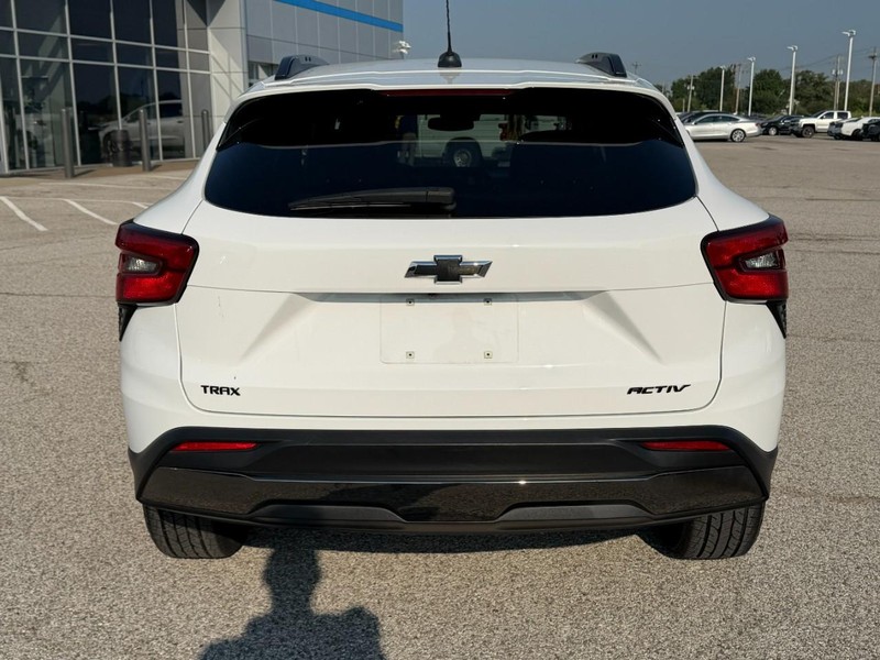 Chevrolet Trax Vehicle Full-screen Gallery Image 4