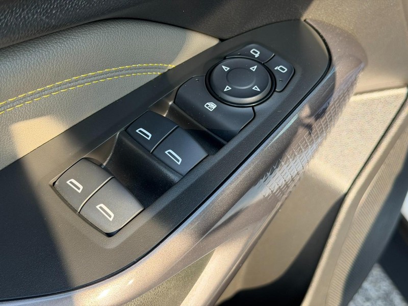 Chevrolet Trax Vehicle Full-screen Gallery Image 16