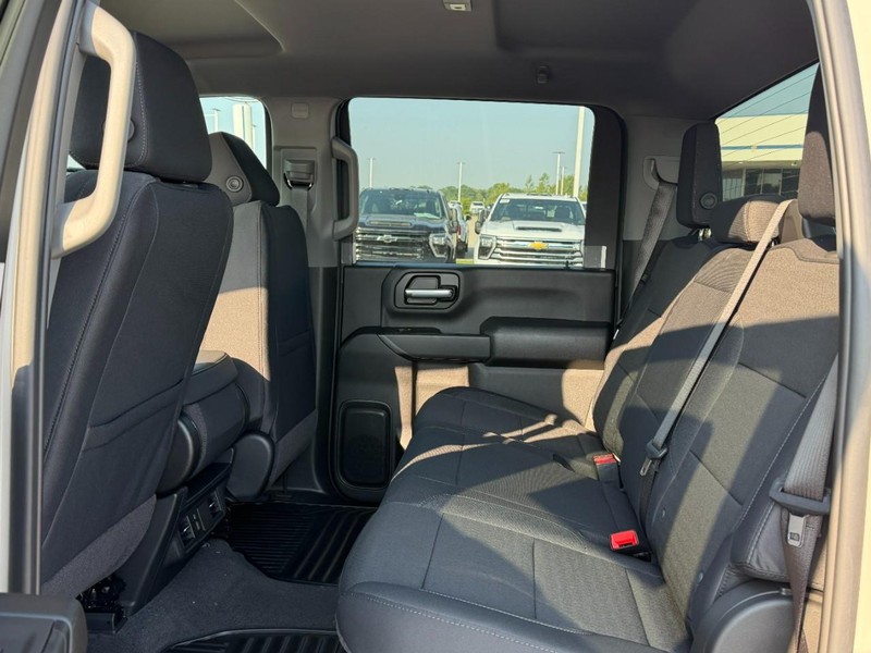 Chevrolet Silverado 2500HD Vehicle Full-screen Gallery Image 4