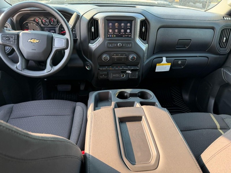 Chevrolet Silverado 2500HD Vehicle Full-screen Gallery Image 5