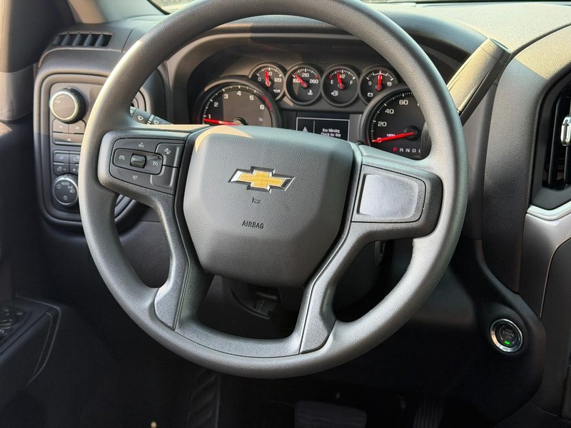Chevrolet Silverado 2500HD Vehicle Full-screen Gallery Image 6