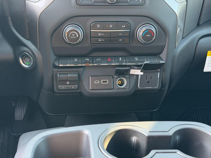 Chevrolet Silverado 2500HD Vehicle Full-screen Gallery Image 8