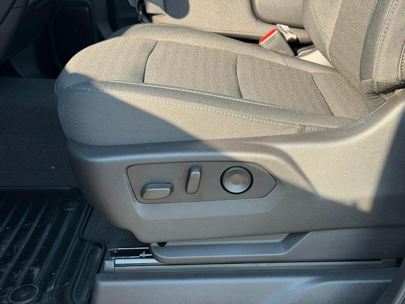 Chevrolet Silverado 2500HD Vehicle Full-screen Gallery Image 10