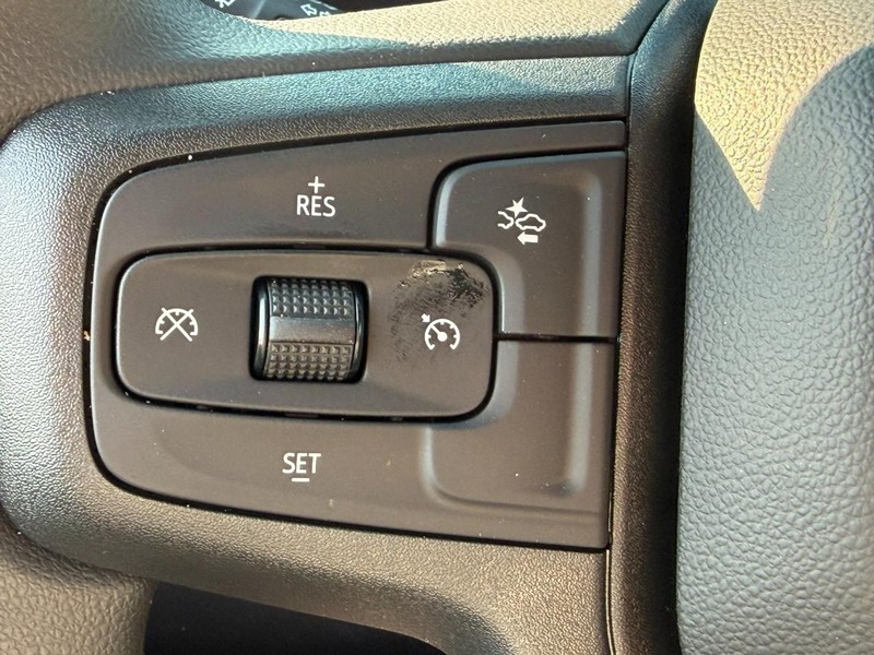 Chevrolet Silverado 2500HD Vehicle Full-screen Gallery Image 11