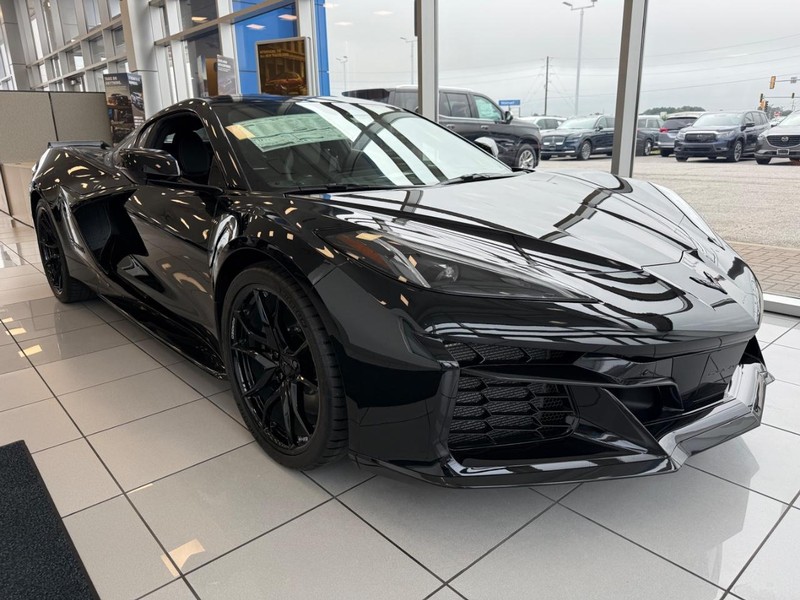 Chevrolet Corvette Vehicle Full-screen Gallery Image 4