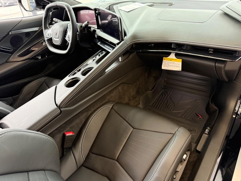 Chevrolet Corvette Vehicle Full-screen Gallery Image 6