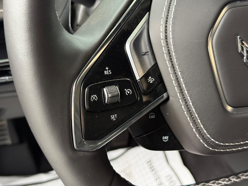 Chevrolet Corvette Vehicle Full-screen Gallery Image 8