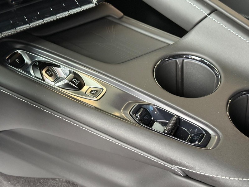 Chevrolet Corvette Vehicle Full-screen Gallery Image 11