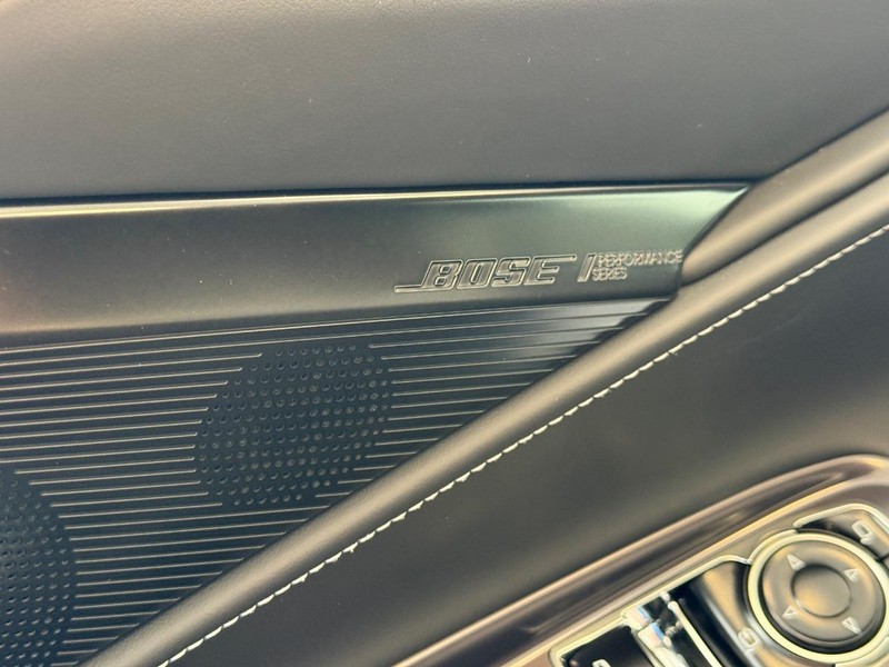Chevrolet Corvette Vehicle Full-screen Gallery Image 15
