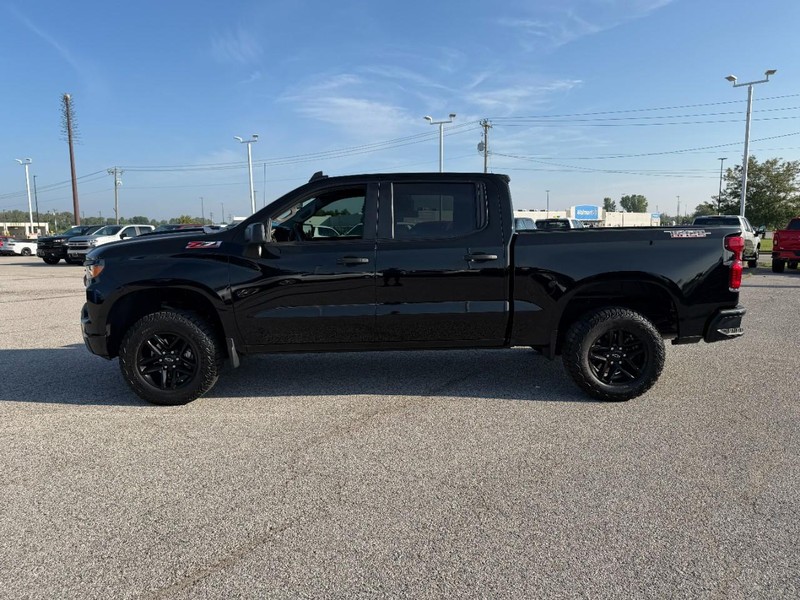 Chevrolet Silverado 1500 Vehicle Full-screen Gallery Image 2