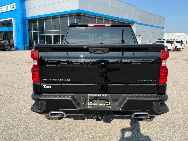 Chevrolet Silverado 1500 Vehicle Full-screen Gallery Image 4