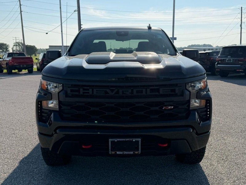 Chevrolet Silverado 1500 Vehicle Full-screen Gallery Image 9