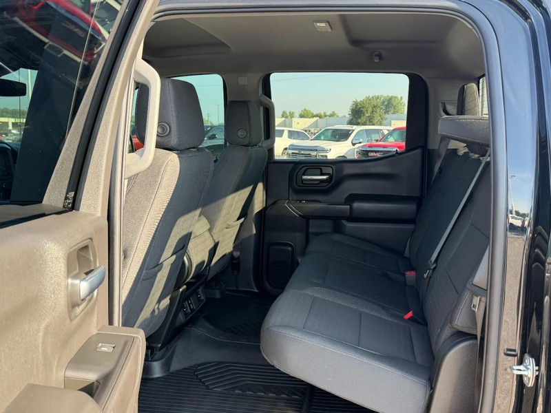 Chevrolet Silverado 1500 Vehicle Full-screen Gallery Image 10
