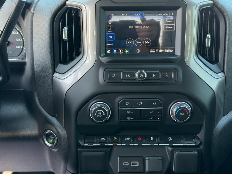 Chevrolet Silverado 1500 Vehicle Full-screen Gallery Image 13