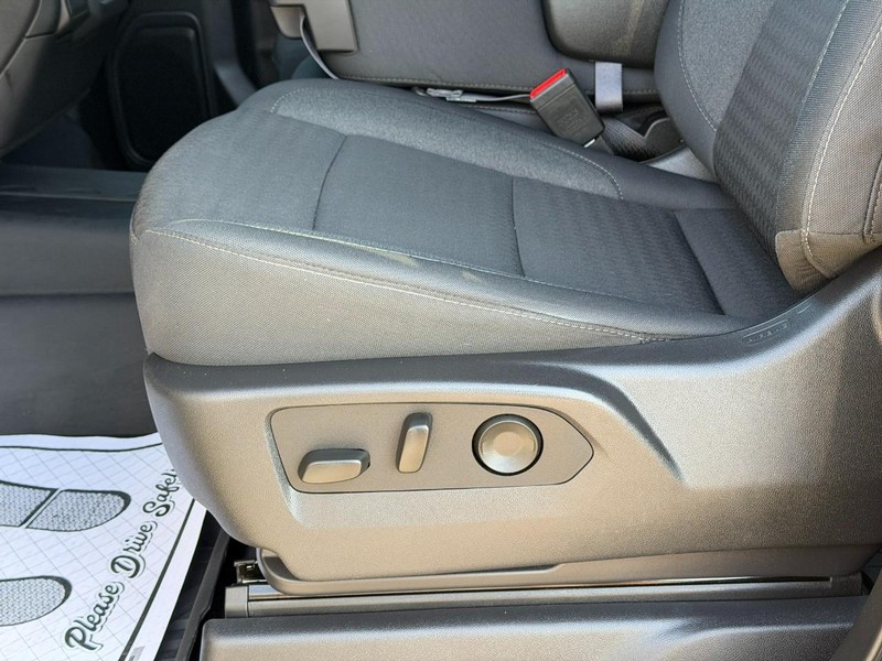 Chevrolet Silverado 1500 Vehicle Full-screen Gallery Image 17