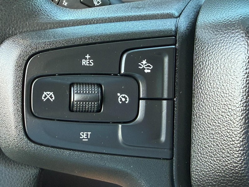 Chevrolet Silverado 1500 Vehicle Full-screen Gallery Image 18