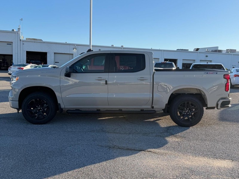 Chevrolet Silverado 1500 Vehicle Full-screen Gallery Image 2
