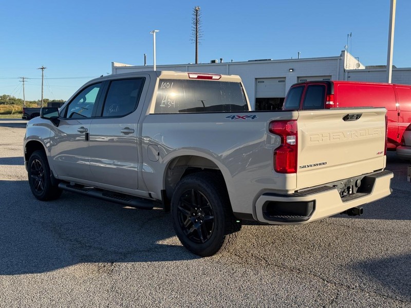 Chevrolet Silverado 1500 Vehicle Full-screen Gallery Image 3