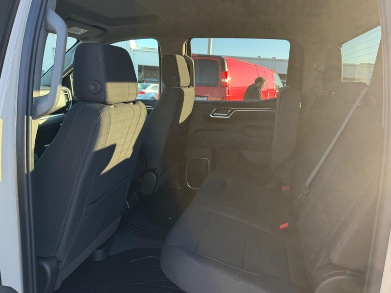 Chevrolet Silverado 1500 Vehicle Full-screen Gallery Image 4