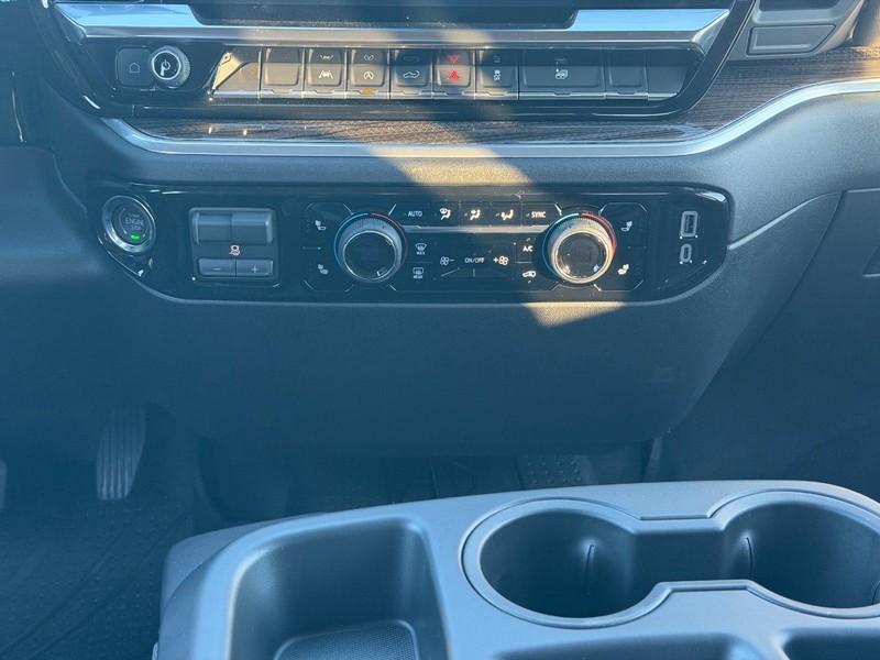 Chevrolet Silverado 1500 Vehicle Full-screen Gallery Image 8
