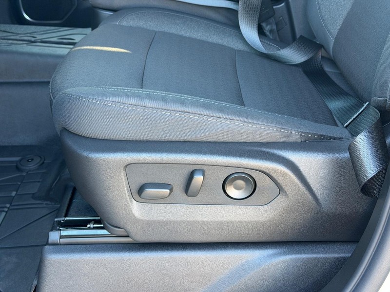 Chevrolet Silverado 1500 Vehicle Full-screen Gallery Image 10