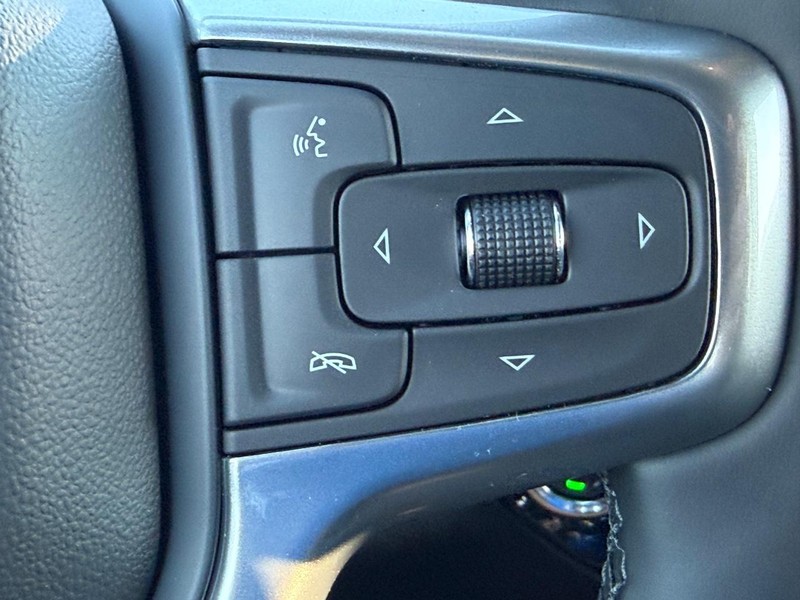 Chevrolet Silverado 1500 Vehicle Full-screen Gallery Image 12