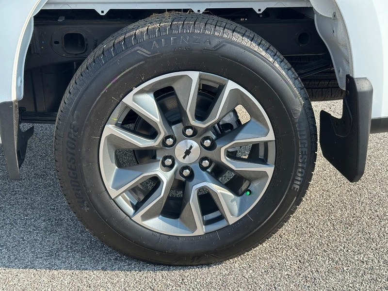 Chevrolet Silverado 1500 Vehicle Full-screen Gallery Image 4