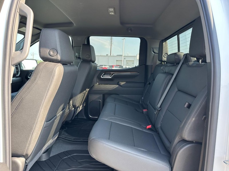 Chevrolet Silverado 1500 Vehicle Full-screen Gallery Image 5