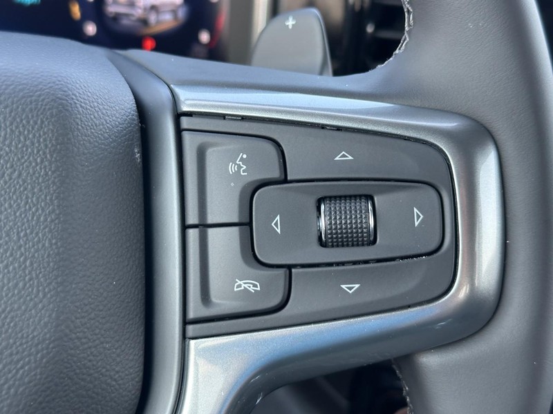Chevrolet Silverado 1500 Vehicle Full-screen Gallery Image 9