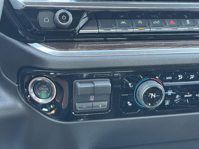 Chevrolet Silverado 1500 Vehicle Full-screen Gallery Image 12
