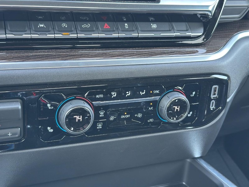 Chevrolet Silverado 1500 Vehicle Full-screen Gallery Image 13