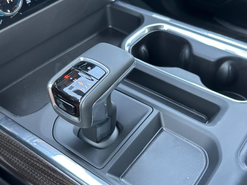 Chevrolet Silverado 1500 Vehicle Full-screen Gallery Image 14