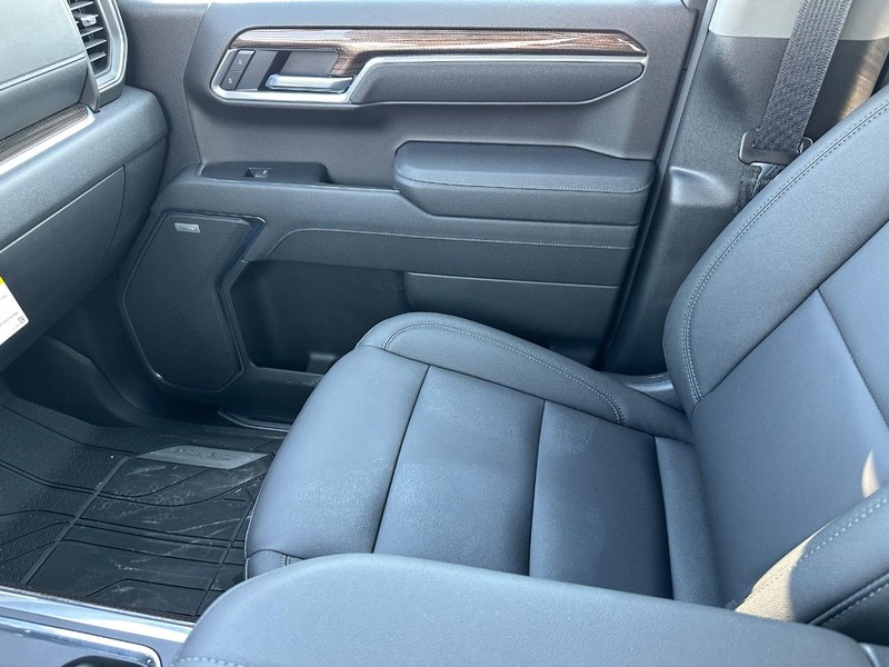 Chevrolet Silverado 1500 Vehicle Full-screen Gallery Image 15