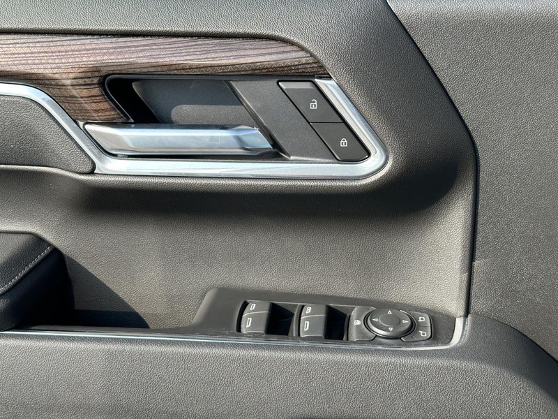 Chevrolet Silverado 1500 Vehicle Full-screen Gallery Image 18