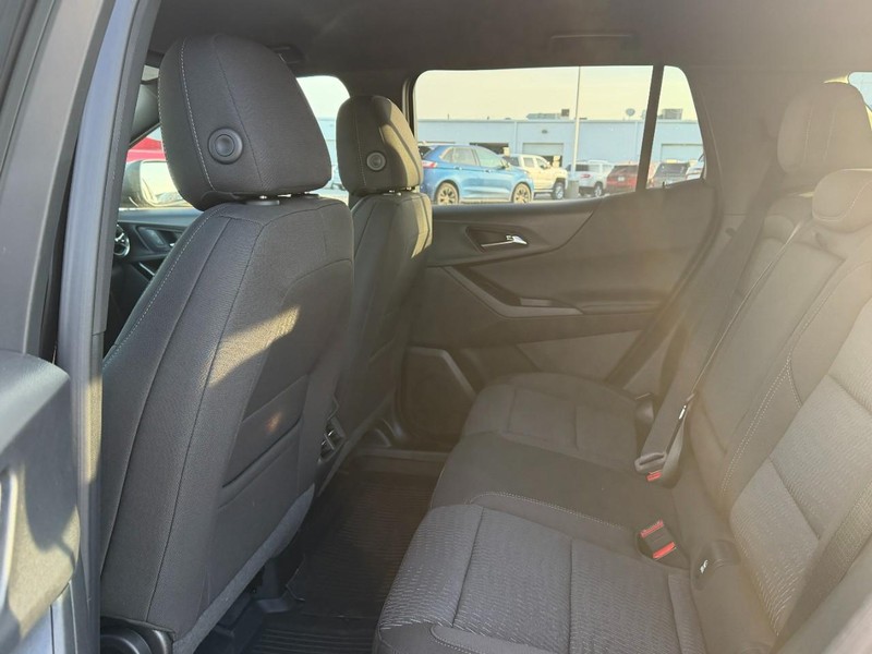 Chevrolet Equinox Vehicle Full-screen Gallery Image 4