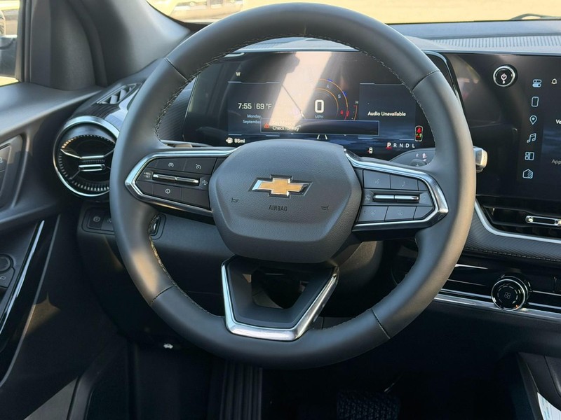 Chevrolet Equinox Vehicle Full-screen Gallery Image 6