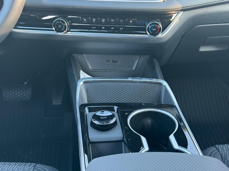 Chevrolet Equinox Vehicle Full-screen Gallery Image 8