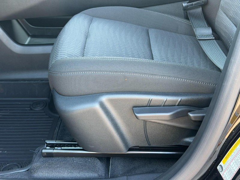 Chevrolet Equinox Vehicle Full-screen Gallery Image 10