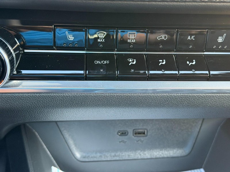 Chevrolet Equinox Vehicle Full-screen Gallery Image 13