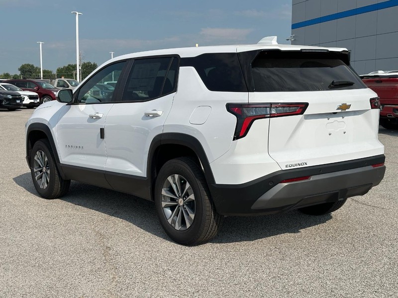 Chevrolet Equinox Vehicle Full-screen Gallery Image 3